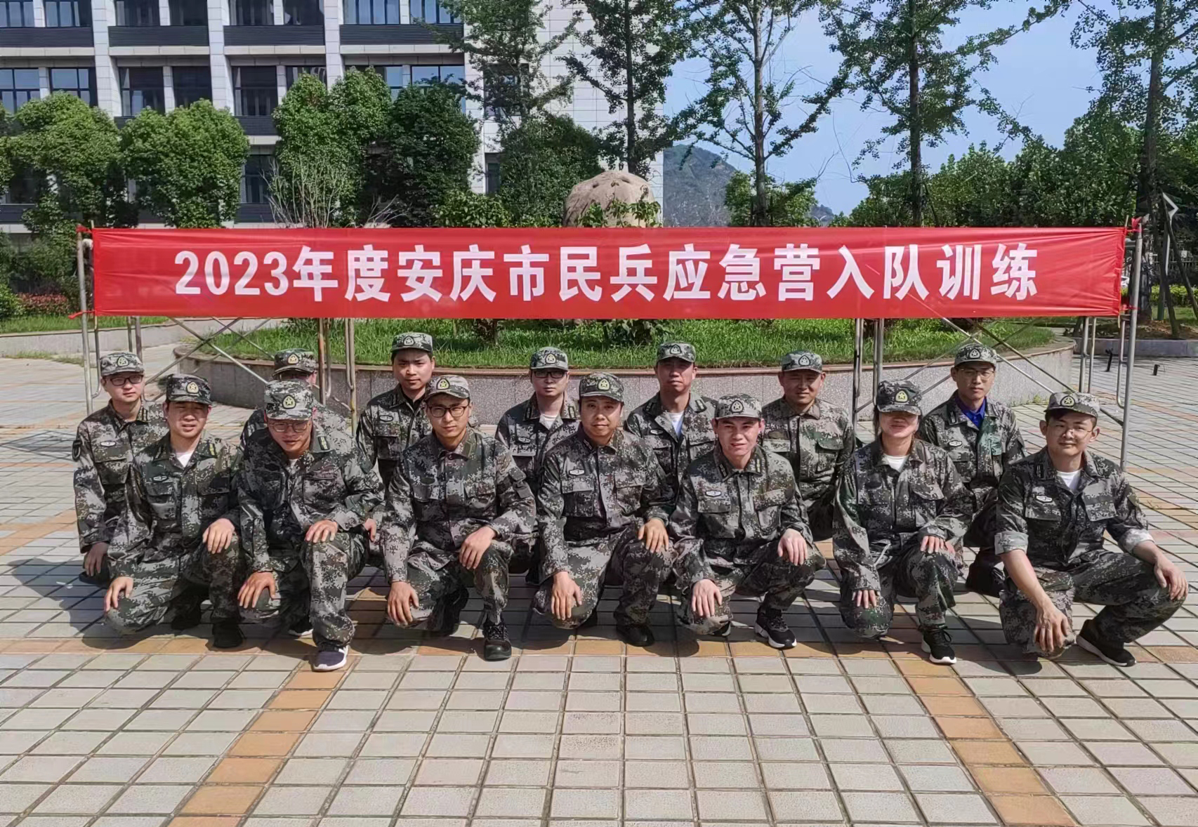 聯(lián)動(dòng)屬具、安慶車橋民兵班入隊(duì)訓(xùn)練合影.jpg